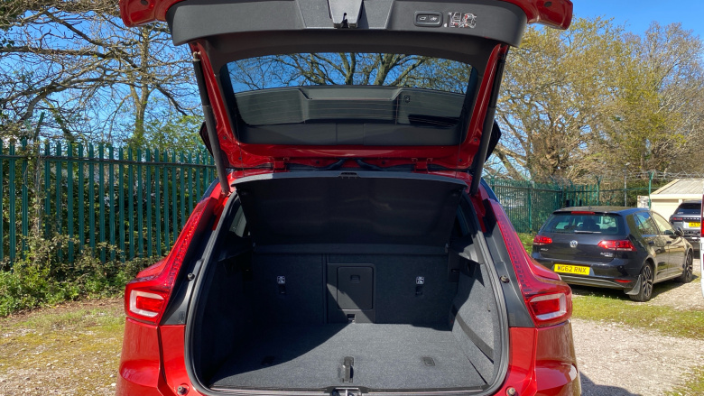 Volvo Xc40 2.0 D4 [190] R DESIGN Pro 5dr AWD Geartronic Diesel Estate